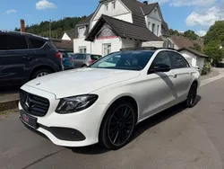 Weiß Gebraucht 2017 Mercedes E220 Limousine | 26.990 € (Teuer)