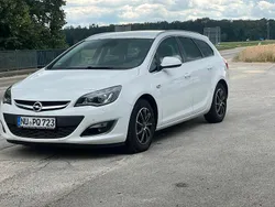 Weiß Gebraucht 2014 Opel Astra Exklusiv Kombi | 3.999 € (Superpreis)