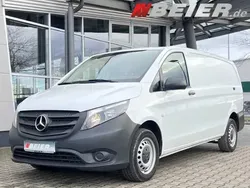 Weiß (arktikweiss) Gebraucht 2022 Mercedes Vito Van / Kleinbus | 26.168 €