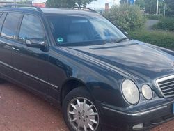 Schwarz Gebraucht 2001 Mercedes E320 Avantgarde Kombi | 5.500 € (Guter Preis)