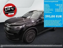 Deep black perleffekt (schwarz) Gebraucht 2024 VW Tiguan Life SUV | 35.985 € (Guter Preis)