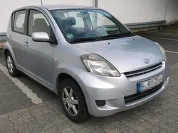 Silber Gebraucht 2009 Daihatsu Sirion Kleinwagen | 1.550 € (Fairer Preis)