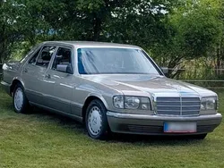 Silber Gebraucht 1989 Mercedes E300 Limousine | 15.990 €