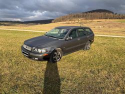 Grau Gebraucht 2002 Volvo V40 Kombi | 4.900 € (Teuer)