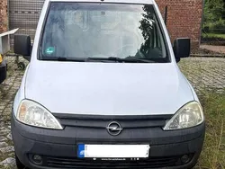 Weiß Gebraucht 2005 Opel Combo Comfort Van / Kleinbus | 2.000 € (Etwas zu teuer)