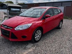 Rot Gebraucht 2011 Ford Focus Kombi | 3.000 € (Superpreis)