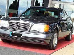 Schwarz Gebraucht 1993 Mercedes E420 Limousine | 36.900 €