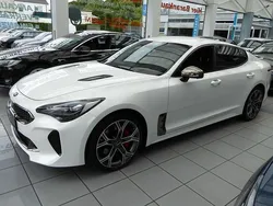 Weiß Gebraucht 2019 Kia Stinger Limousine | 29.990 € (Guter Preis)