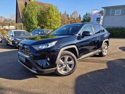 Tiefschwarz Gebraucht 2019 Toyota RAV4 Hybrid Club SUV | 27.990 € (Fairer Preis)