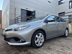 Silber Gebraucht 2016 Toyota Auris Touring Sports Kombi | 12.980 € (Fairer Preis)