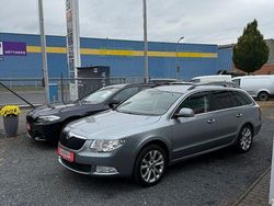 Grau Gebraucht 2011 Skoda Superb Family Kombi | 5.500 € (Fairer Preis)