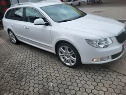 Weiß Gebraucht 2013 Skoda Superb Elegance Kombi | 9.490 € (Fairer Preis)