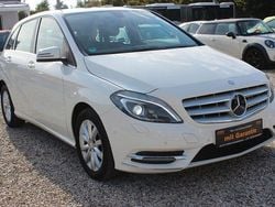 Weiß Gebraucht 2014 Mercedes B180 Edition 1 Van / Kleinbus | 9.600 € (Fairer Preis)