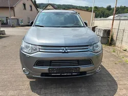 Grau Gebraucht 2014 Mitsubishi Outlander P-HEV SUV | 11.750 € (Fairer Preis)