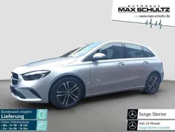 Metalliclack hightechsilber Gebraucht 2024 Mercedes B180 Van / Kleinbus | 29.980 € (Superpreis)