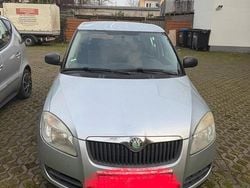 Silber Gebraucht 2010 Skoda Fabia Limousine | 1.000 € (Superpreis)