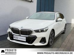 Mineralweiss Gebraucht 2024 BMW 520 M Sport Kombi | 49.999 € (Superpreis)