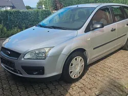 Silber Gebraucht 2006 Ford Focus Ambiente Limousine | 2.390 € (Fairer Preis)