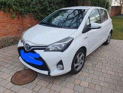 Weiß Gebraucht 2016 Toyota Yaris Hybrid Edition-S Kleinwagen | 10.125 €