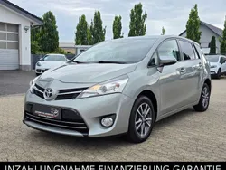Grau Gebraucht 2013 Toyota Verso Comfort Van / Kleinbus | 13.999 € (Teuer)