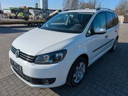 Weiß Gebraucht 2012 VW Touran Trendline Van / Kleinbus | 3.999 €