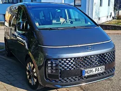 Grau Gebraucht 2022 Hyundai Staria Signature Van | 42.387 € (Guter Preis)
