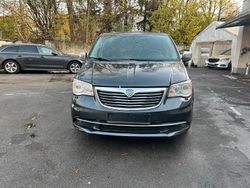 Grau Gebraucht 2013 Lancia Voyager Platinum Van / Kleinbus | 6.999 € (Etwas zu teuer)