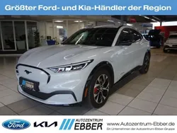 Weiss Gebraucht 2023 Ford Mustang Mach-E S SUV | 42.976 € (Etwas zu teuer)