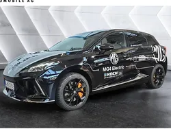 Fizzy orange gloss+ black roof Gebraucht 2024 MG MG4 EV Kleinwagen | 27.490 € (Superpreis)