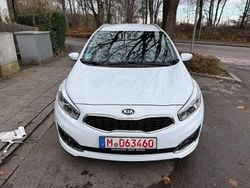 Weiß Gebraucht 2016 Kia Ceed Kleinwagen | 6.999 € (Superpreis)