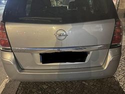 Grau Gebraucht 2007 Opel Zafira Van / Kleinbus | 1.700 € (Etwas zu teuer)