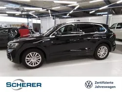 Grenadillschwarz metallic Gebraucht 2023 VW Touareg R-line SUV | 69.930 € (Fairer Preis)