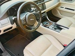 Schwarz Gebraucht 2015 Jaguar XF Limousine | 19.000 €