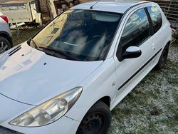 Weiß Gebraucht 2009 Peugeot 206+ Kleinwagen | 1.100 € (Fairer Preis)