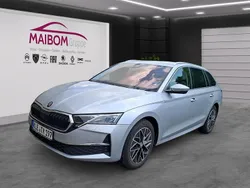 Brillantsilber metallic Gebraucht 2024 Skoda Octavia Selection Kombi | 38.900 € (Teuer)