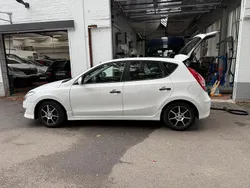 Weiß Gebraucht 2012 Hyundai i30 Kleinwagen | 4.500 € (Fairer Preis)