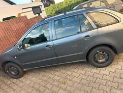 Grau Gebraucht 2004 Skoda Fabia Kombi | 1.000 €
