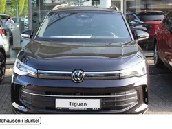 Schwarz Neu 2024 VW Tiguan Life SUV | 50.190 € (Teuer)