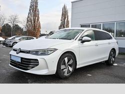 Oryxweiß perlmutteffekt Gebraucht 2024 VW Passat Elegance Kombi | 39.990 € (Fairer Preis)