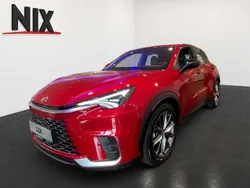 Karminrot Neu 2024 Lexus LBX SUV | 36.400 € (Etwas zu teuer)