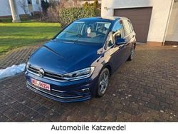 Blau Gebraucht 2019 VW Golf Sportsvan Highline Van / Kleinbus | 16.900 € (Fairer Preis)