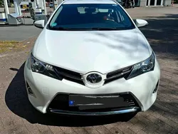 Weiß Gebraucht 2014 Toyota Auris Limousine | 9.000 € (Guter Preis)