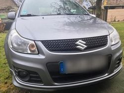 Grau Gebraucht 2011 Suzuki SX4 Kleinwagen | 6.000 € (Fairer Preis)
