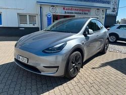 Silber Gebraucht 2024 Tesla Model Y Long Range RWD SUV | 50.799 €