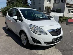 Weiß Gebraucht 2011 Opel Meriva Design Edition Van / Kleinbus | 4.490 € (Guter Preis)