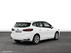 Weiß Gebraucht 2024 BMW 216 Active Tourer Van / Kleinbus | 28.965 € (Etwas zu teuer)