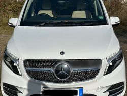 Weiß Gebraucht 2022 Mercedes V300 Van / Kleinbus | 55.000 € (Fairer Preis)