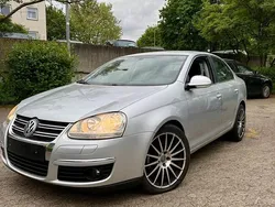 Silber Gebraucht 2006 VW Jetta Limousine | 3.800 €