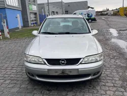 Silber Gebraucht 1999 Opel Vectra Sport Limousine | 2.950 € (Etwas zu teuer)