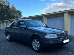Grau Gebraucht 1996 Mercedes C180 Limousine | 4.900 € (Etwas zu teuer)